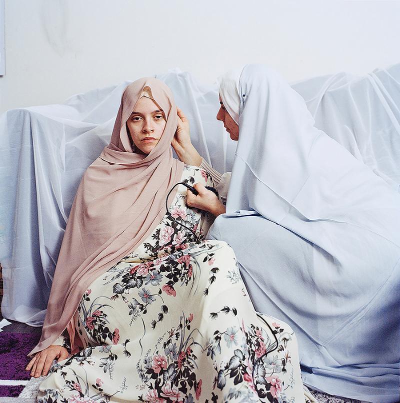 Jodie Bateman and sister Hannah wear pastel hijabs against a grey background