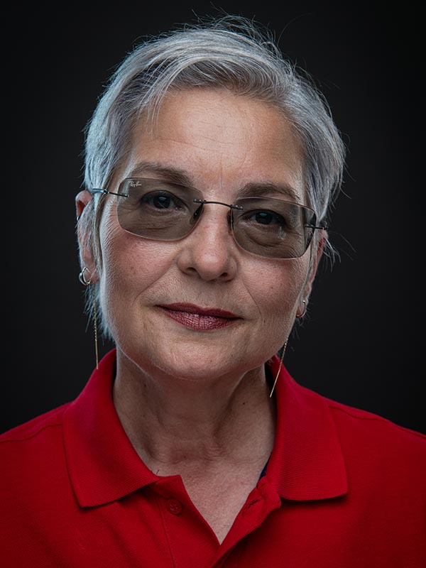 Dr Gabriela Curpan